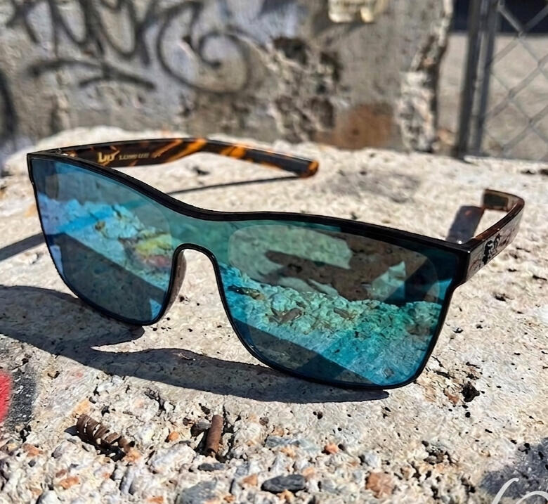 Annonce de prochaine nouveauté de lunettes de soleil tendance sur South Dock Store