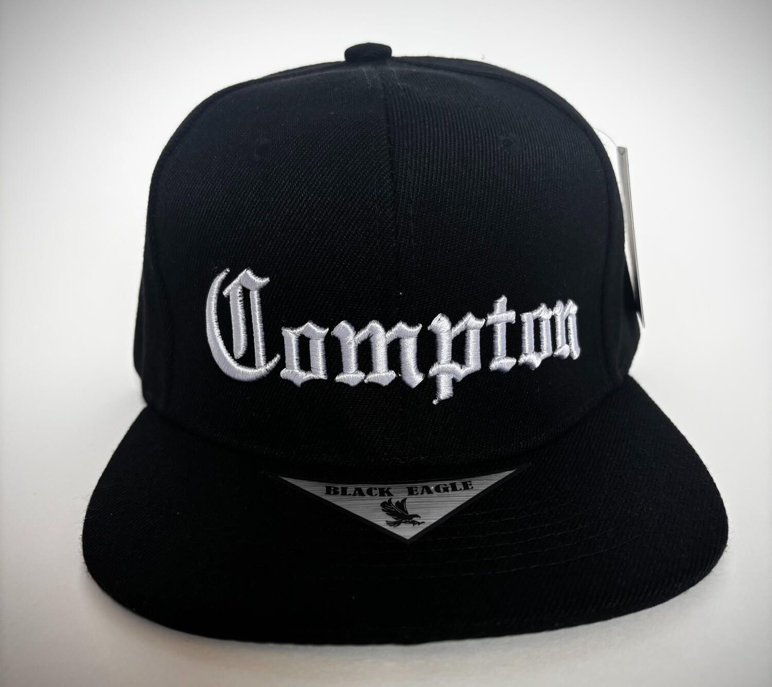Casquette snapback noire brodee Compton écriture Old English style West Coast gangsta Easy E