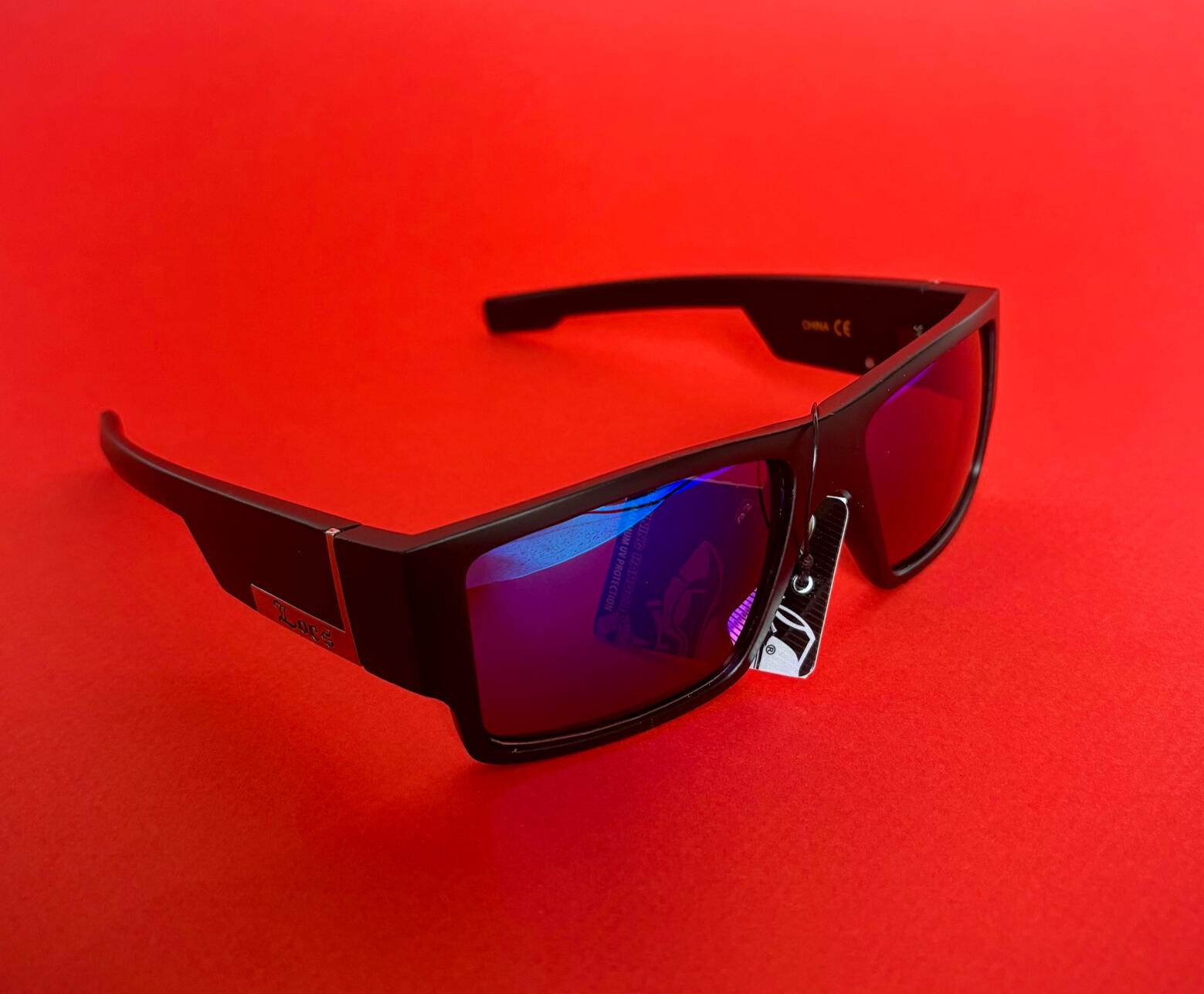 Lunettes de soleil Locs Player cholo rectangulaires noires avec verres effet miroir pétrole style streetwear